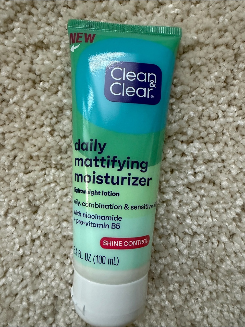Clean & Clear Daily Mattifying Moisturizer - Green